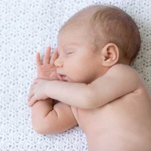 9 helpful ways to support a new mum